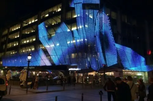 LED Transparent Mesh Video Ribbon Screen - Image 2